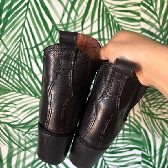 Frye Sabrina Chelsea Trendy Black Leather Classic Casual Heeled Moto Ankle Boots - Picture 6 of 8